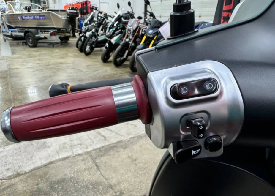 Скутер PROMAX Miami 240 (49) 