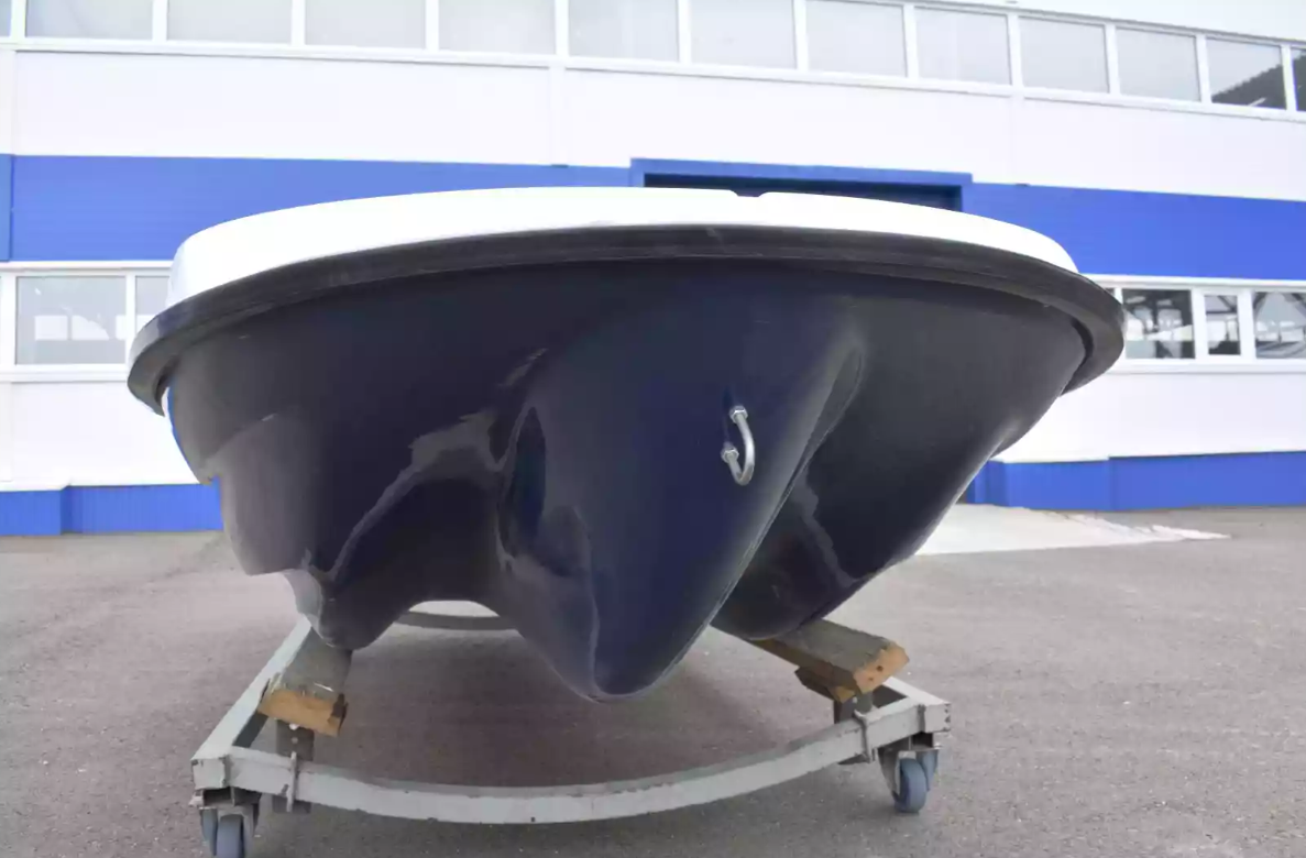 Стеклопластиковая лодка Пингвин New (тримаран) 