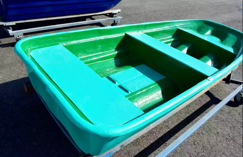 Стеклопластиковая лодка Старт (тримаран) 