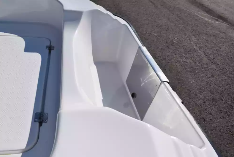 Стеклопластиковая лодка Пингвин (тримаран) 