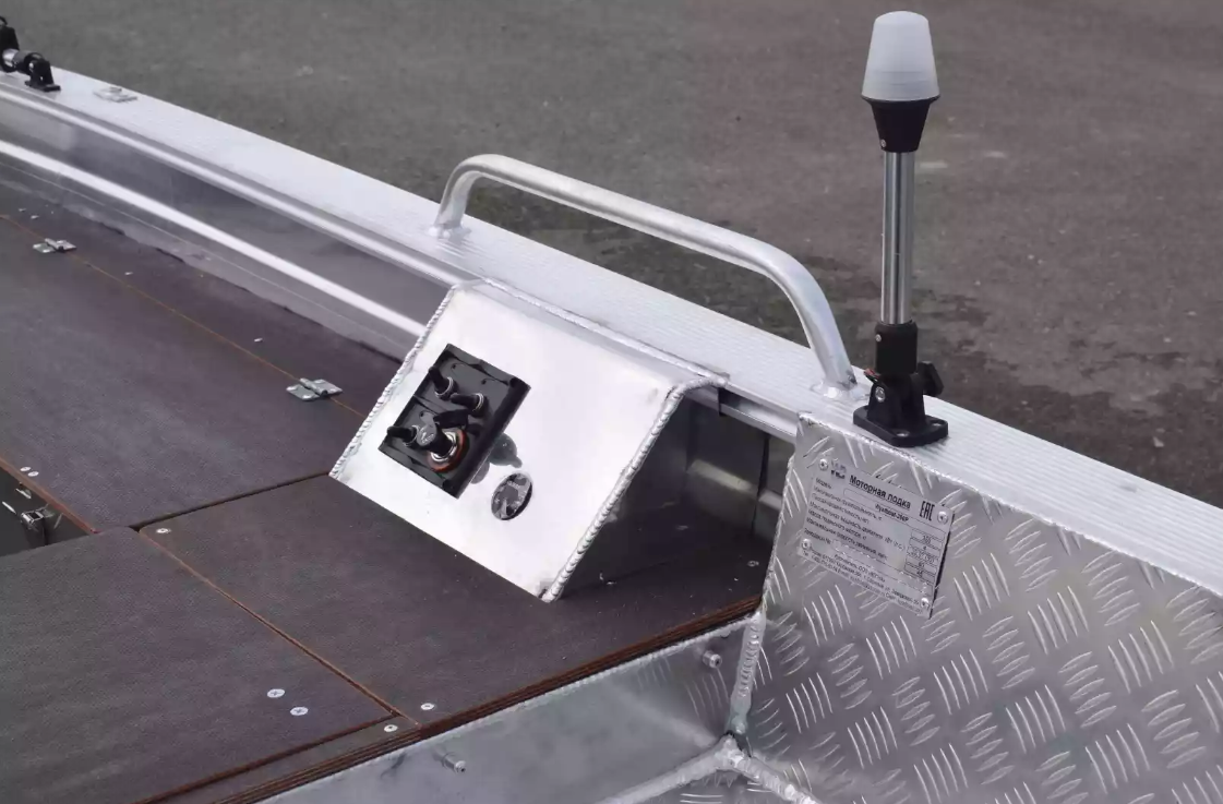Алюминиевая лодка Wyatboat-390РМ 