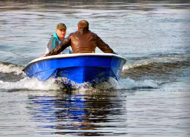 Стеклопластиковая лодка Wyatboat 430 тримаран 