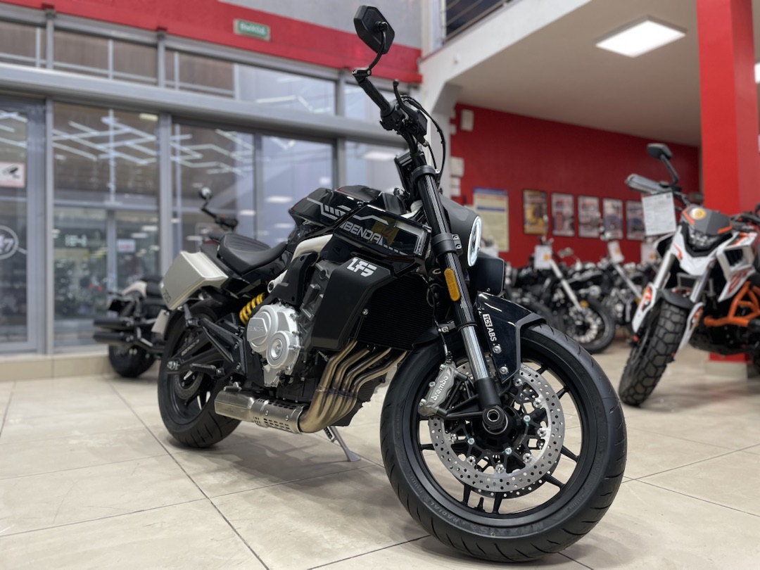 Мотоцикл Benda LFS 700 
