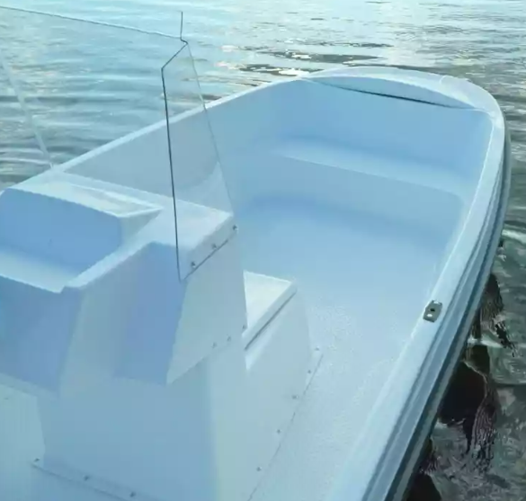 Стеклопластиковая лодка Пингвин с консолью (тримаран) 