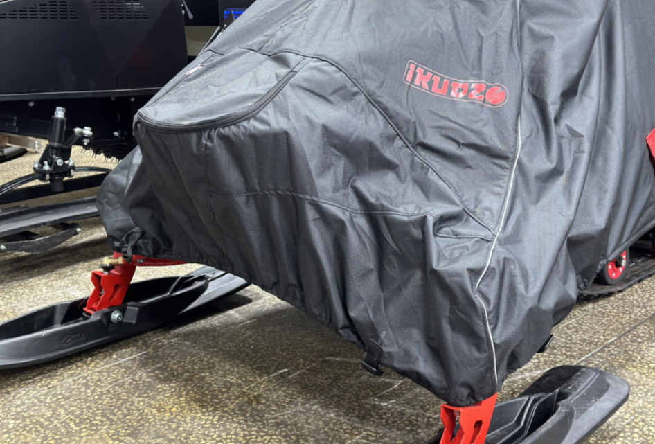 Чехол транспорт. снегохода IKUDZO HUNTER черно-красный Оксфорд ПРЕМИУМ качества с лого IKUDZO 