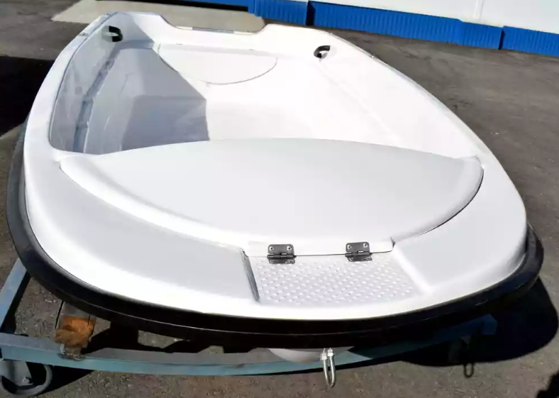 Стеклопластиковая лодка Пингвин (тримаран) 