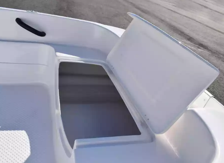 Стеклопластиковая лодка Пингвин (тримаран) 