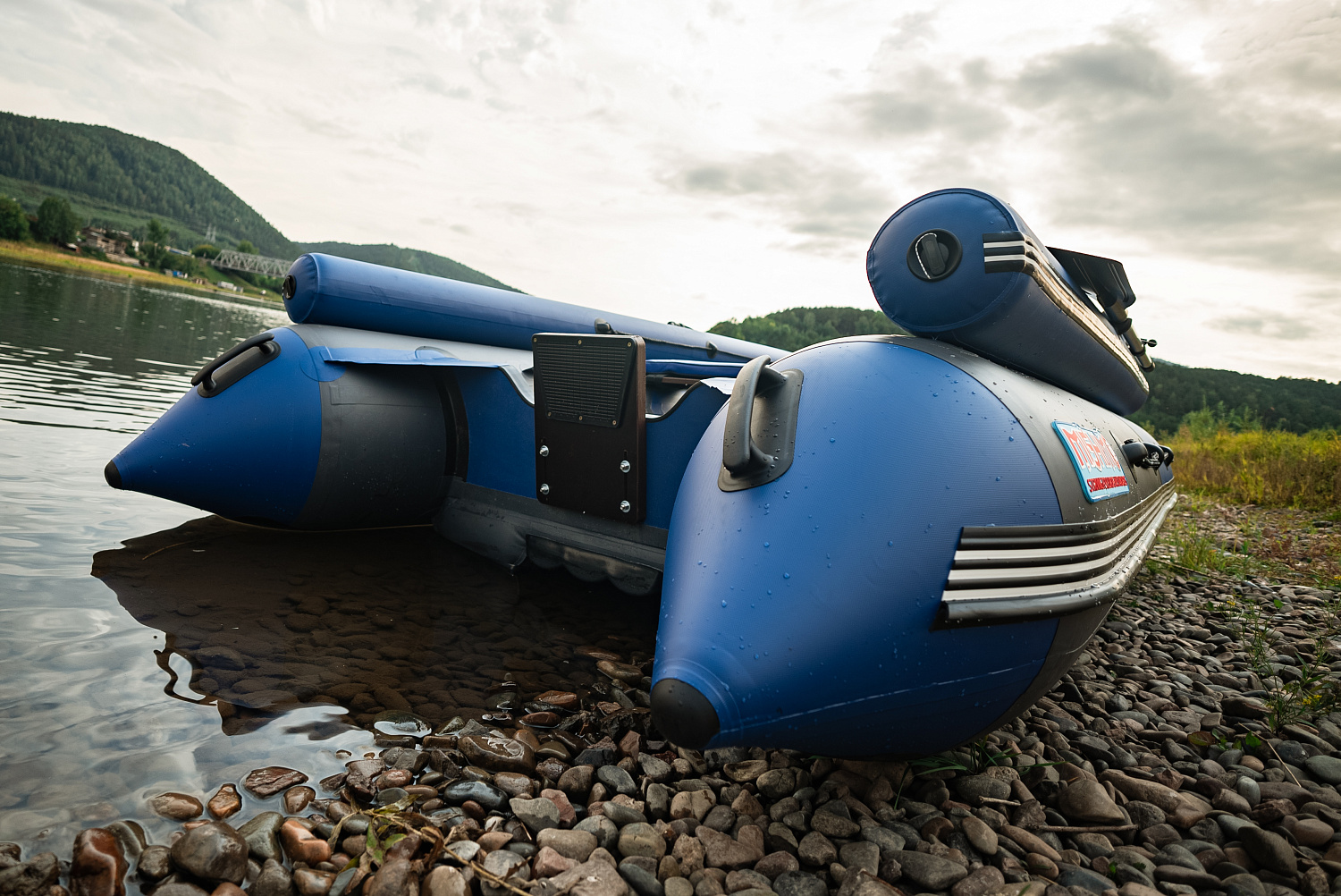 Лодка MISHIMO RIVER FJET PRO 430  под водомет 